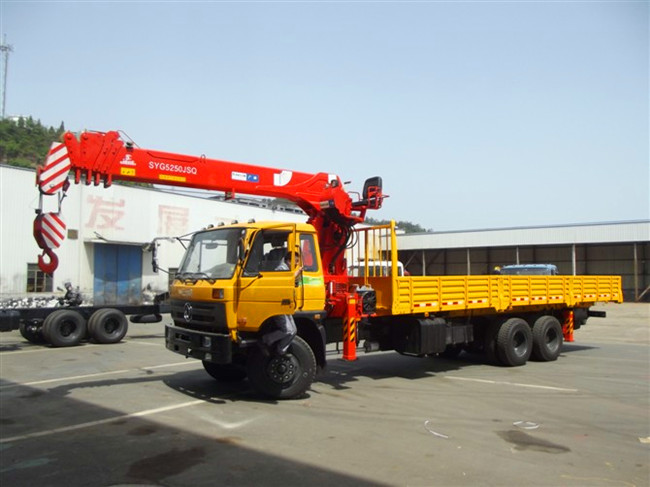 東風(fēng)153后八輪(可裝6.3~12噸吊機(jī)) 東風(fēng)153后八輪(可裝6.3~12噸吊機(jī))