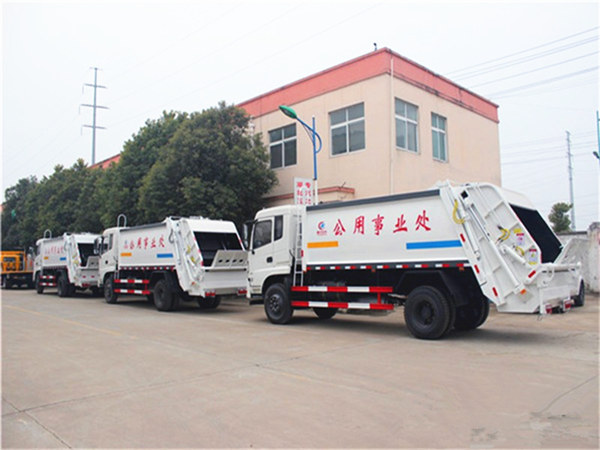 國五東風D913或153壓縮式垃圾車