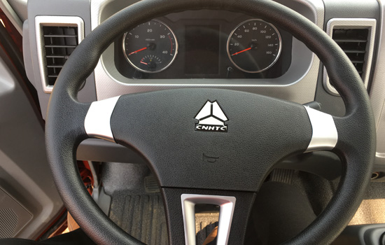 重汽豪沃平板車底盤