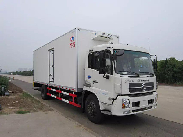 東風天錦7.4米冷藏車 東風天錦7.4米冷藏車