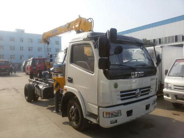 東風(fēng)廂長4.35隨車吊 東風(fēng)廂長4.35隨車吊