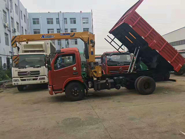 東風(fēng)3.4米藍(lán)牌隨車(chē)吊