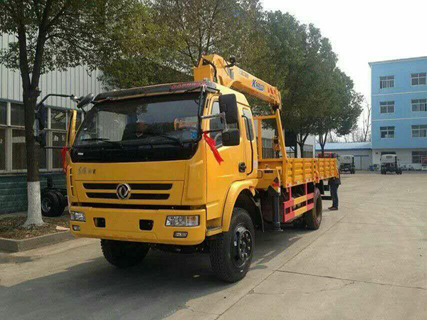 東風(fēng)廂長(zhǎng)5.1米隨車吊 東風(fēng)廂長(zhǎng)5.1米隨車吊