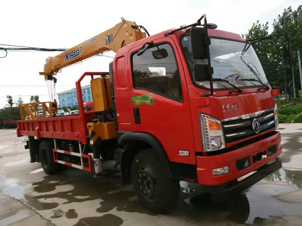 東風(fēng)廂長(zhǎng)5.1米隨車吊 東風(fēng)廂長(zhǎng)5.1米隨車吊