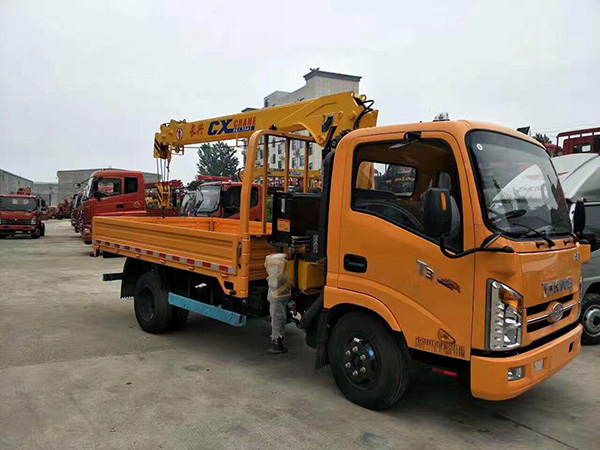 唐駿3.5米貨廂藍(lán)牌隨車(chē)吊