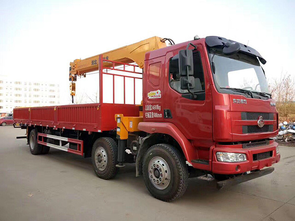 柳汽前四后四8.6米隨車吊 柳汽前四后四8.6米隨車吊