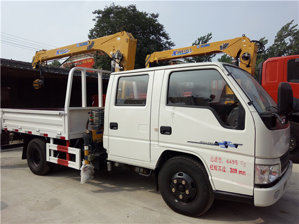 江鈴順達(dá)雙排徐工2噸隨車吊 江鈴順達(dá)雙排徐工2噸隨車吊