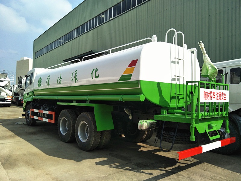 東風新款雙橋灑水車