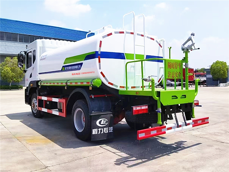 東風多利卡D9灑水車