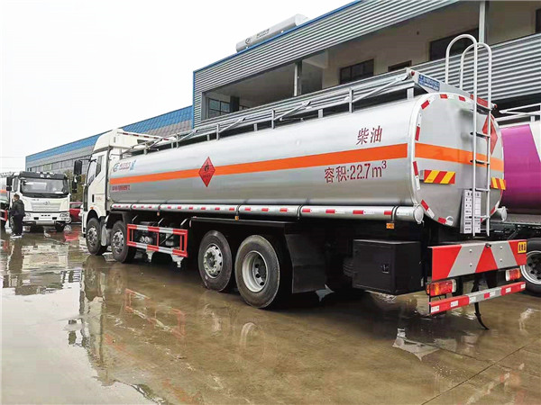 解放前四后六運油車