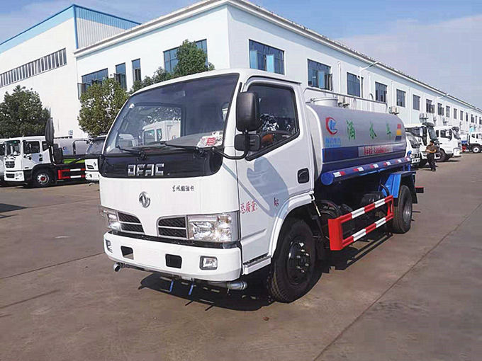 巴中購(gòu)置湖北程力廠家東風(fēng)福瑞卡5噸灑水車一臺(tái)