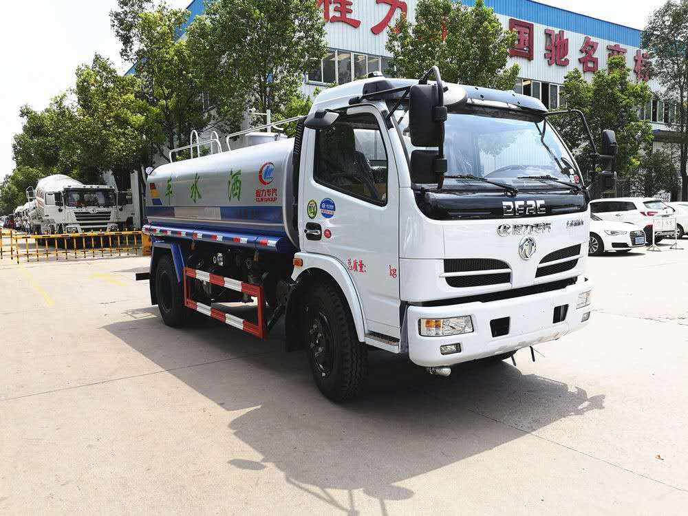 8噸灑水車價格多少，東風(fēng)福瑞卡灑水車8噸一臺多少錢